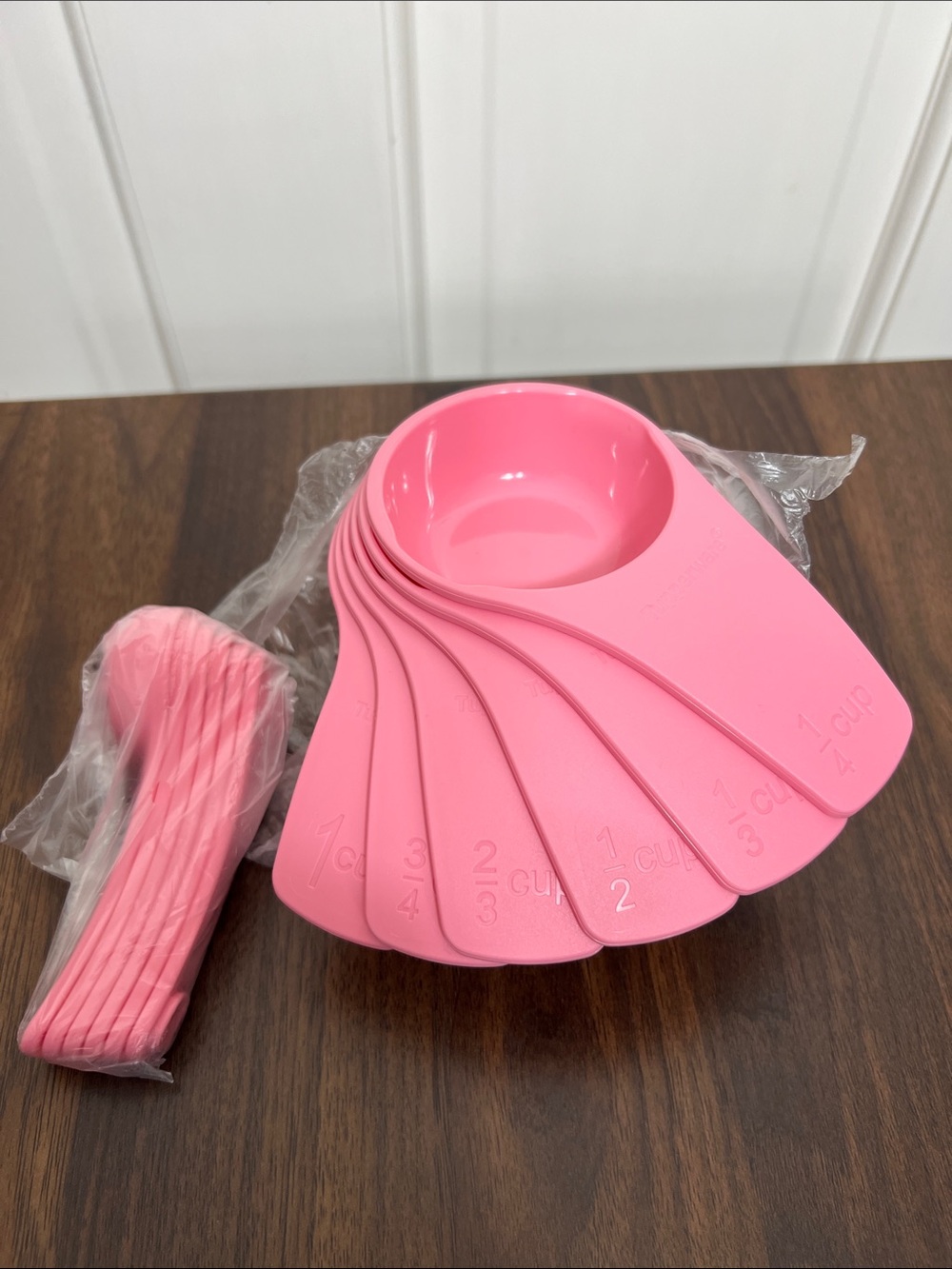 Tupperware Bright Pink Nested Measuring Cups with Matching Measuring Spoons